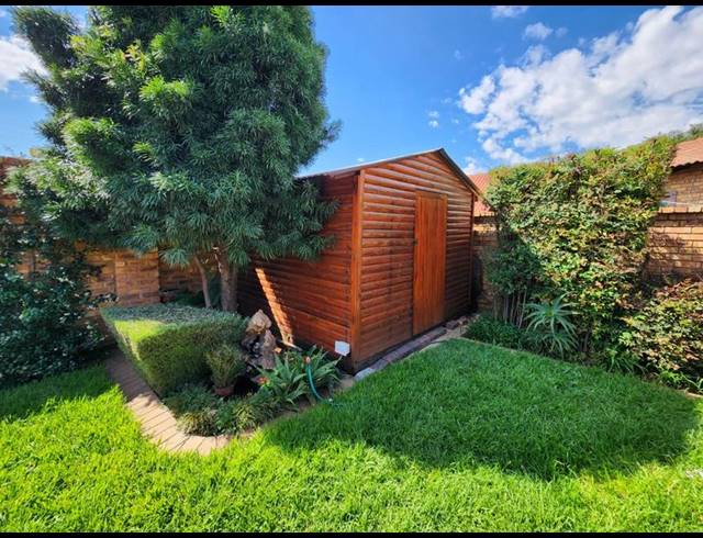 2 BEDROOM PROPERTY TO RENT IN BRENTWOOD PARK